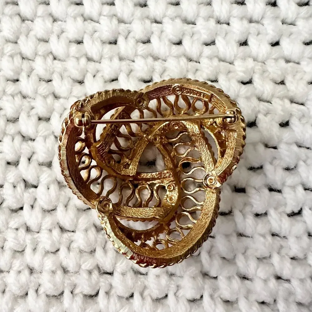 Boucher Vintage Gold Tone 9126 Gold Triple Knot Loop Brooch Pin Signed Luxury